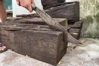 (ویدئو) فرآیند دیدنی ساخت صندلی با چوب قدیمی