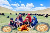 ببینید| غذای روستایی در افغانستان؛ پخت کابلی پلو در دامنه کوه