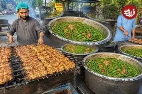 ببینید| غذای خیابانی در پاکستان؛ مراحل تهیه جوجه کباب توسط آشپزهای ماهر در پیشاور