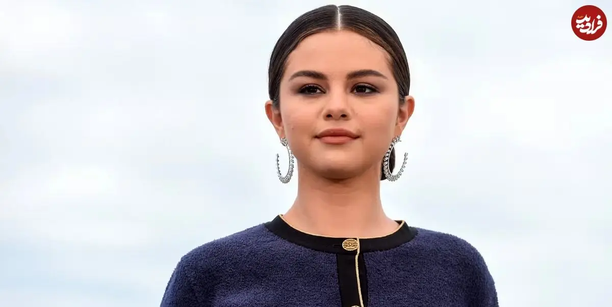 عکس| سفر در زمان؛ «سلنا گومز» در مراسم افتتاحیه یک کمپین در نیویورک؛ سال 1387