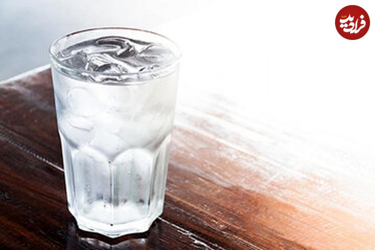 عوارض خطرناک نوشیدن آب یخ