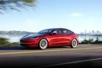 (ویدئو) رانندگی هیجان‌انگیز با Track Mode تسلا روی دریاچه یخ‌زده