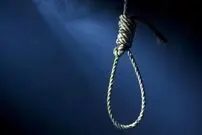 ( عکس) دار زدن قاتل تازه‌عروس در میدان توپخانه؛ «قاتل تا آخرین لحظه لبخند می‌زد» 