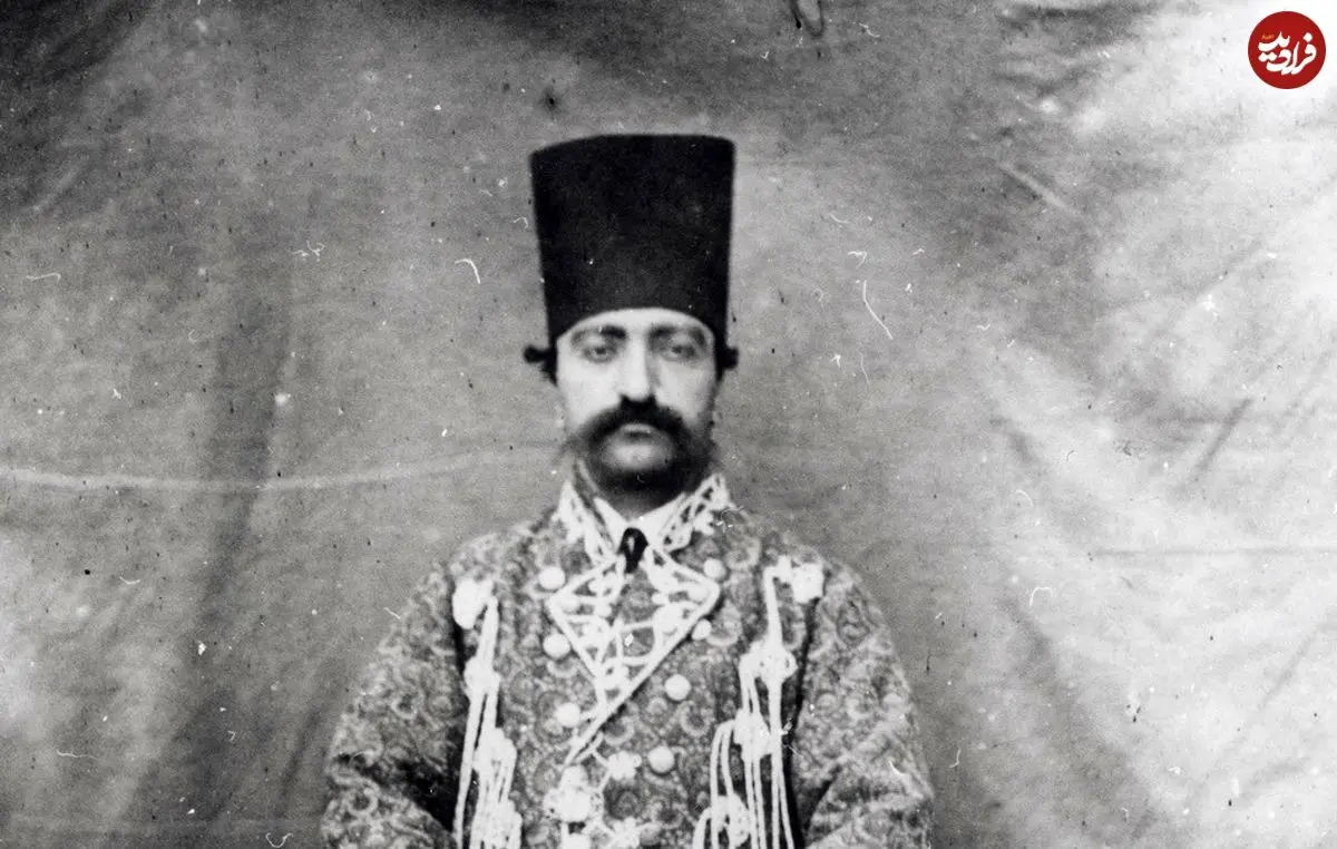 عکس| سفر به تاریخ؛ عکسی که ناصرالدین شاه از «زن‌ها و خواجه‌ها» در حیاط قصر گرفت