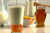 شیر داغ و عسل؛ مفید یا زیان آور؟!