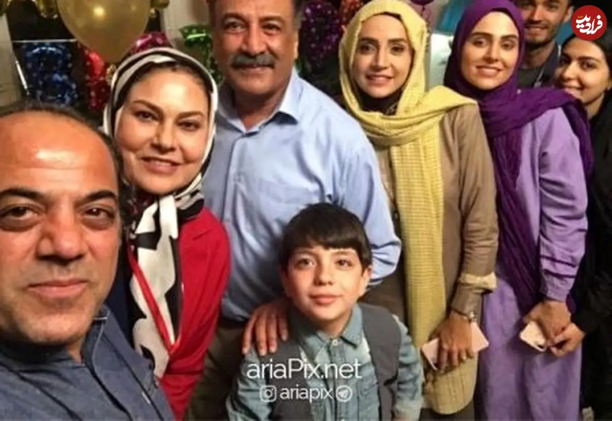 عکس| سفر زمان؛ «علی ثروتیان» (سریال آنام) و برادر دوقلویش در 16 سالگی در کنار «پرواز همای»