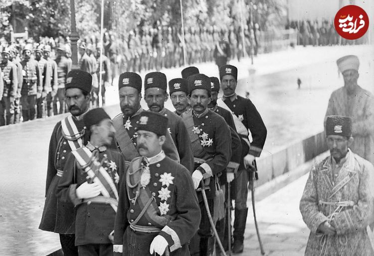 تصاویر؛ سفر به عصر قاجار؛ از «چتر ناصرالدین شاه لب رودخانه» تا «مردان قاجاری در تخت جمشید»