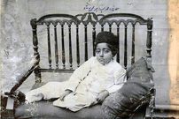 (عکس) سفر در تاریخ؛ «مراسم تعظیم به احمدشاه» در کاخ گلستان؛ اواخر دهه 1280