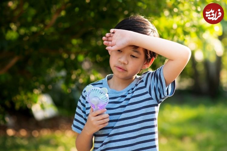 به فرد گرمازده آب‌قند و شربت ندهید؛ گرمازدگی فقط مربوط به زیر آفتاب ماندن نیست
