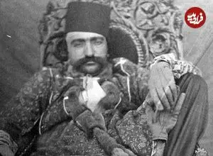 سفر در زمان؛ خاطرات ناصرالدین‌شاه: انیس‌الدوله را دیدم سوار خر سفیدی بود، به زیارت می‌رفت؛ بسیار خنده‌ام گرفت