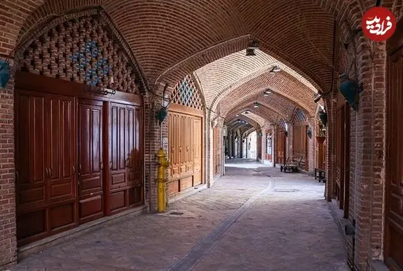 عکس| سفر به تاریخ؛ پیرمرد تهرانی با تشت برف در کوچه های عودلاجان؛ سال 1347
