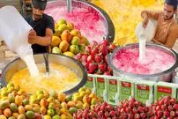 ببینید| غذای خیابانی در پاکستان؛ تهیه میلک شیک انبه و توت فرنگی در کراچی
