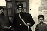 عکس| سفر به ایران قدیم؛ «مظفرالدین شاه با یک شاخۀ گل در باغ»