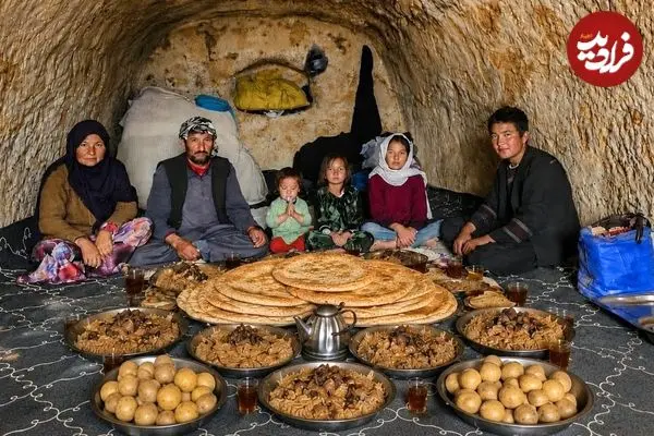 ببینید| غذای روستایی در افغانستان؛ پخت نان سنتی و سیب زمینی در تنور زیر زمینی