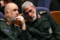 عکس؛ سفر به تاریخ؛ «سردار قاآنی» در 29 سالگی در جمع «شهدای غواص»؛ سال 1365