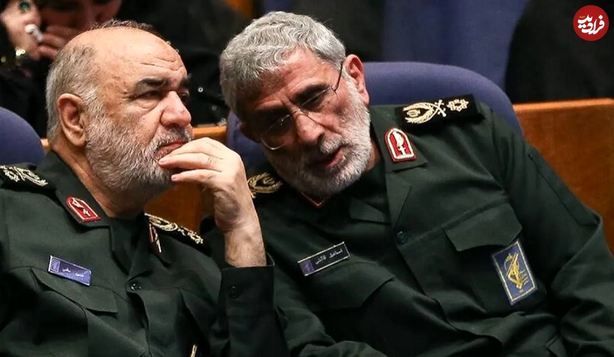 عکس؛ سفر به تاریخ؛ «سردار قاآنی» در 29 سالگی در جمع «شهدای غواص»؛ سال 1365
