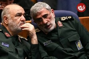 عکس؛ سفر به تاریخ؛ «سردار قاآنی» در 29 سالگی در جمع «شهدای غواص»؛ سال 1365