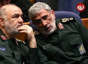 عکس؛ سفر به تاریخ؛ «سردار قاآنی» در 29 سالگی در جمع «شهدای غواص»؛ سال 1365