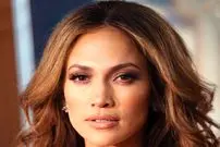 عکس| سفر در زمان؛ «جنیفر لوپز» در حال ورود به فرودگاه بین‌المللی لس آنجلس؛ سال 1377