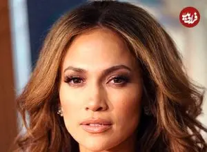 عکس| سفر در زمان؛ «جنیفر لوپز» در حال ورود به فرودگاه بین‌المللی لس آنجلس؛ سال 1377