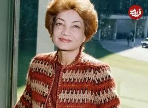 عکس| سفر در زمان؛ «اشرف پهلوی» در کنار یک مرسدس بنز ۳۰۰ S در فرانسه؛ سال 1332