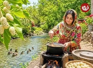 ببینید| غذای روستایی در ایران؛ برداشت توت سفید از درخت و تهیه کیک با آن