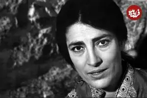 عکس| سفر در زمان؛ «ایرنه پاپاس» در حال سخنرانی در ونیز؛ سال 1348