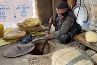 ببینید؛ غذای روستایی در ایران؛ پخت نان گرده سنتی توسط دو مادر بزرگ