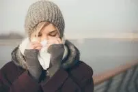 تب یونجه زمستانی؛ علت واقعی علائم دائمی سرماخوردگی شما و روش‌های رفع آن