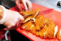 ببینید| غذای خیابانی در آمریکا؛ تهیه استیک گوشت و پنیر و ساندویچ مرغ کبابی در نیویورک