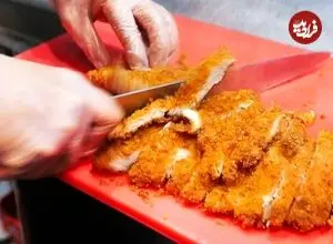 ببینید| غذای خیابانی در آمریکا؛ تهیه استیک گوشت و پنیر و ساندویچ مرغ کبابی در نیویورک