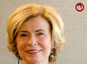 عکس| سفر در زمان؛ «لیندا لی» در مراسم افتتاحیه نمایشگاه بروس در هنگ کنگ؛ سال 1389