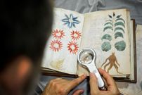 تصاویر؛ راز ۵۰۰ ساله؛ این کتاب با کلمات بیگانه نوشته شده است!