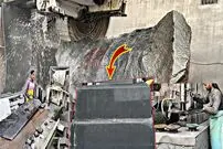 (ویدئو) فرایند برش زدن حیرت انگیز یک سنگ غول پیکر گرانیت، گران ترین سنگ جهان