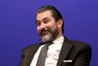 عکس| سفر زمان؛ ژست جالب «پارسا پیروزفر و هوتن شکیبا» در نمایش «بر پهنۀ دریا»؛ سال 93