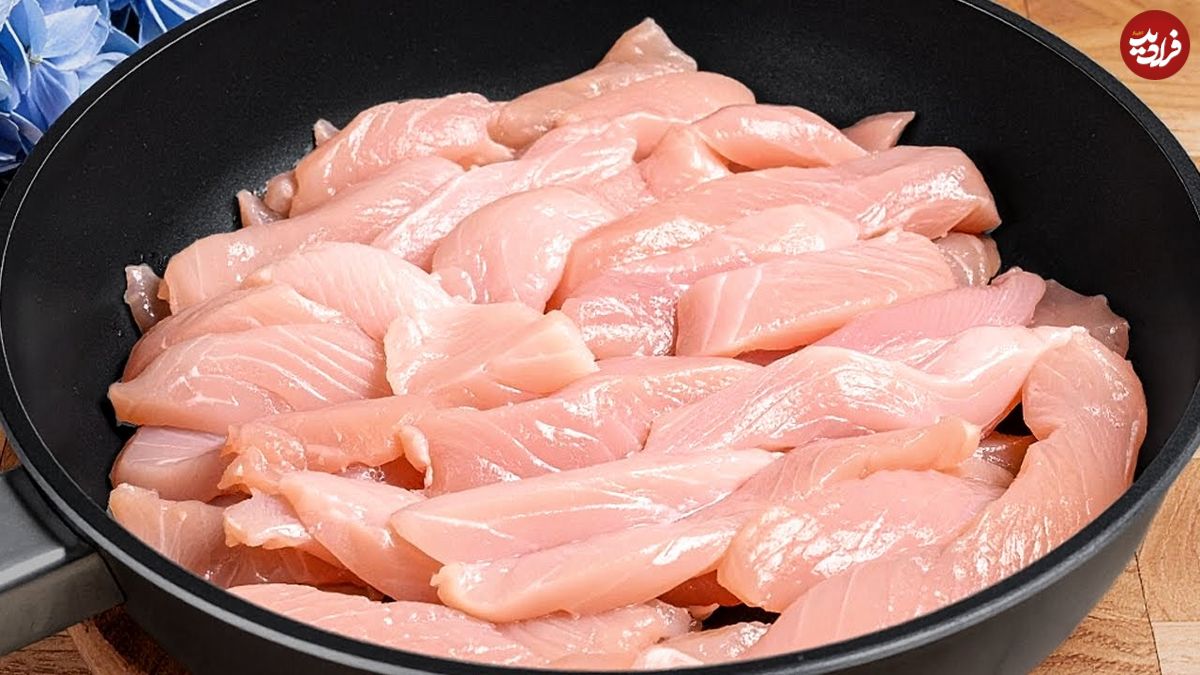 ببنیید؛ طرز تهیه یک غذای سریع اسپانیایی با فیله مرغ، گوجه و سیب زمینی