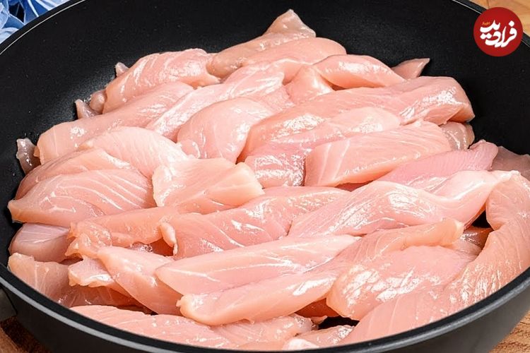 ببنیید؛ طرز تهیه یک غذای سریع اسپانیایی با فیله مرغ، گوجه و سیب زمینی