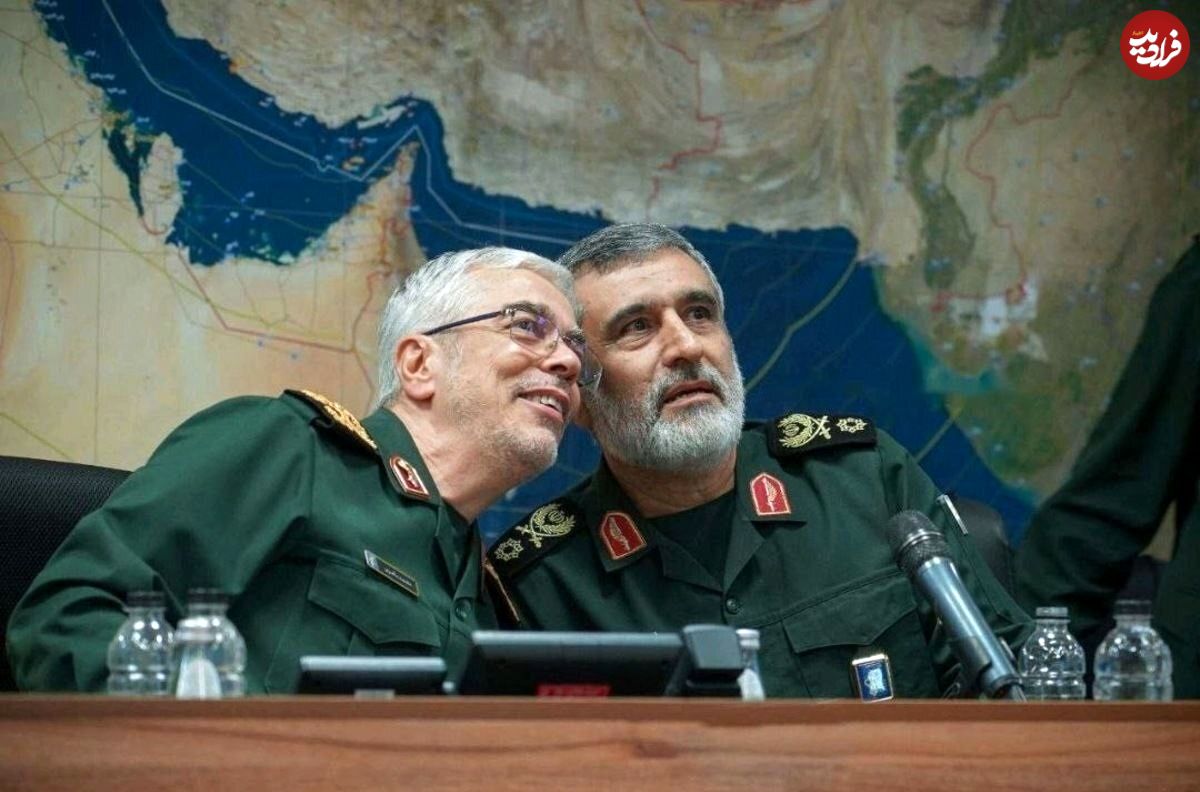 عکس؛ سفر در زمان؛ «سردار حاجی زاده و سردار طهرانی مقدم» روی عرشه کشتی؛ دهه 60