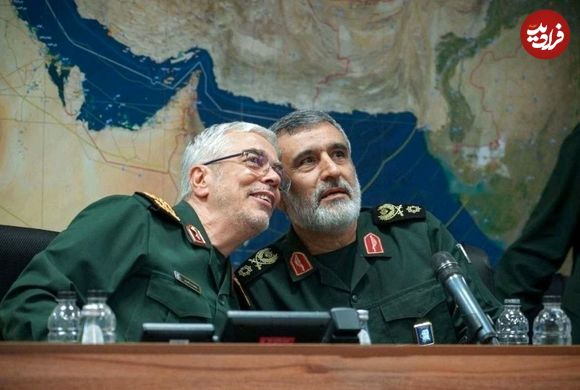 عکس؛ سفر در زمان؛ «سردار حاجی زاده و سردار طهرانی مقدم» روی عرشه کشتی؛ دهه 60