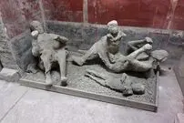 مردگانی با لباس پشمی؛ معمایی تازه دربارۀ شهر سوختۀ 2 هزارساله