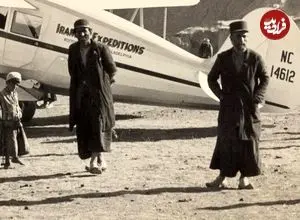 عکس| سفر به ایران قدیم؛ روستاییان ایرانی در کنار هواپیمای آمریکایی؛ 90 سال قبل