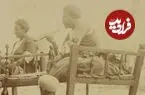 عکس| سفر زمان؛ مردان گیلانی در یک قهوه‌خانه در نزدیکی رشت در دوران قاجار
