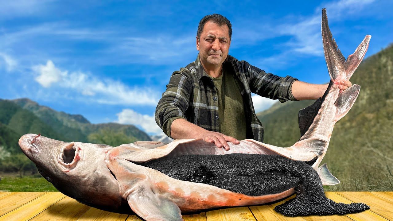 (ویدئو) کباب کردن گران ترین ماهی دریای خزر به سبک آشپز روستایی آذربایجانی