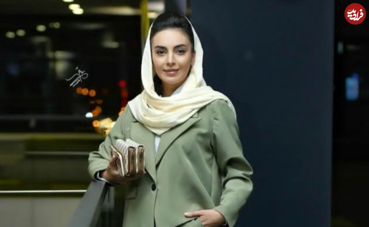 عکس| سفر زمان؛ «مرضیه» (بچه مهندس) در حال نوازش اسب در پشتصحنه سریال «آنام»
