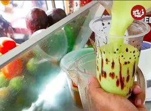 ببینید| غذای خیابانی در اندونزی؛ تهیه یخ در بهشت آووکادو در جاکارتا