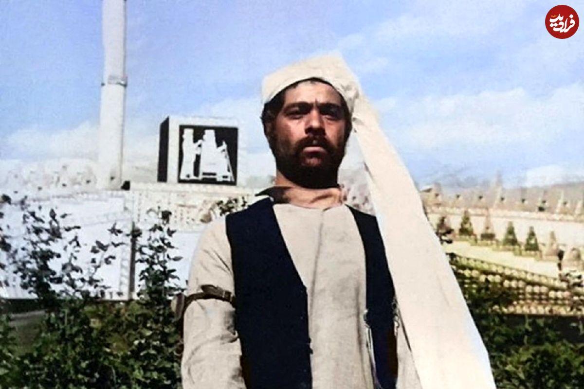 عکس| سفر در زمان؛ «بهروز وثوقی» با خودروی لوکس اش در تهران؛ دهه 50