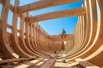 ببینید| فرآیند تماشایی ساخت یک کشتی چوبی بزرگ در پاکستان
