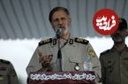 عکس؛ سفر در زمان؛ «امیر حاتمی فرمانده ارتش در حال دریافت تقدیرنامه از رهبر انقلاب»؛ دهه 60