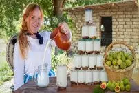 ببینید| غذای روستایی در مراکش؛ تهیه ماست سنتی و پخت مربای انجیر 