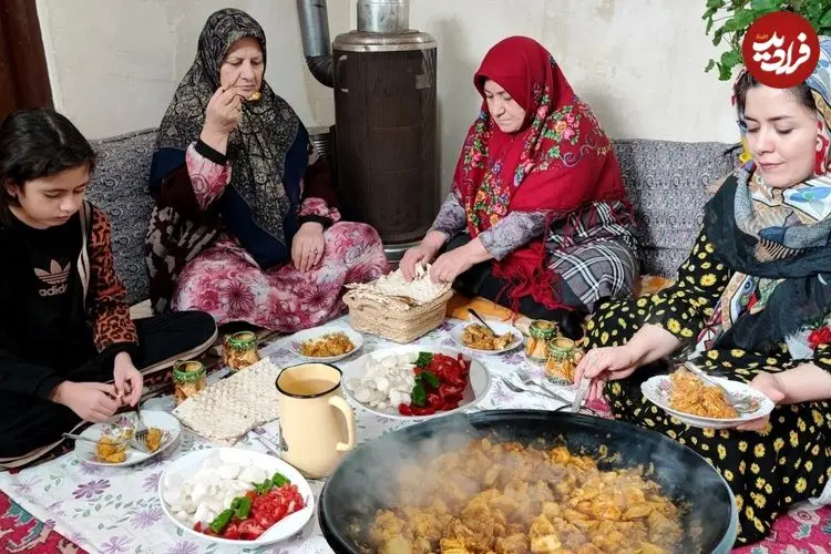 ببینید| غذای روستایی در ایران؛ پخت غذای سنتی ساج قاورما با مرغ در روستا